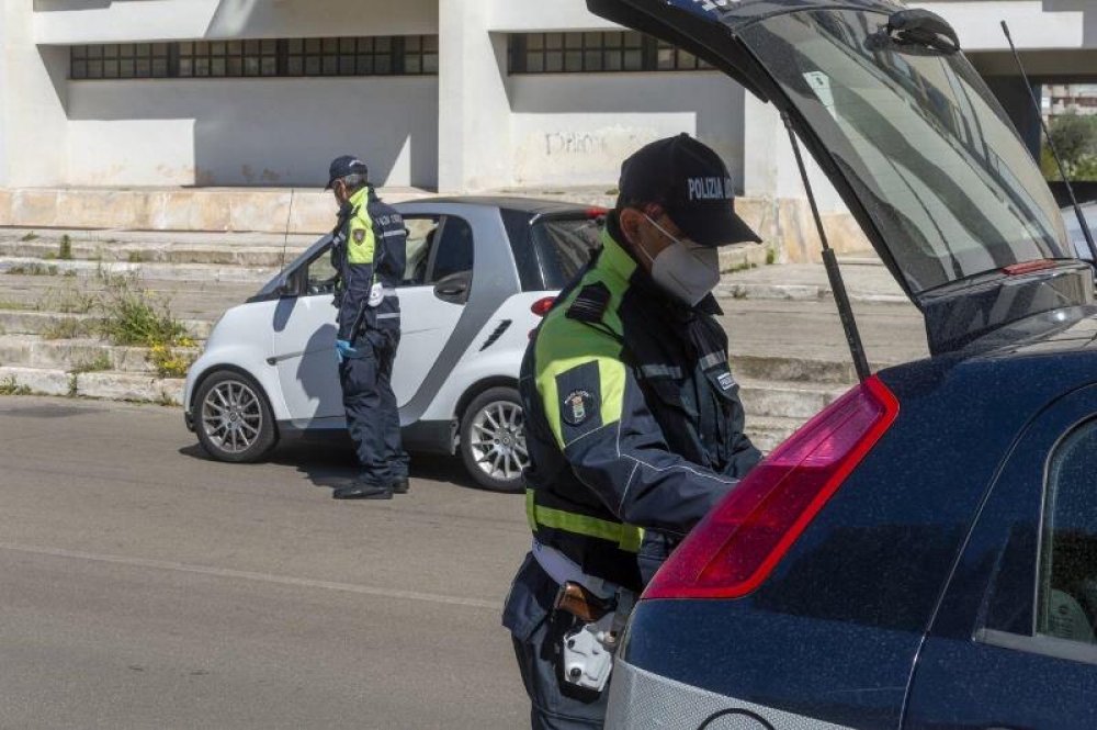 Padre E Figlio In Moto Sulla Via Per San Cataldo Scatta La Multa Tre Sanzioni A Lecce