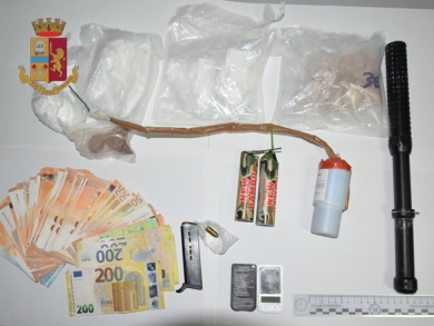 In giro con droga, armi e denaro: due arresti a Lecce 